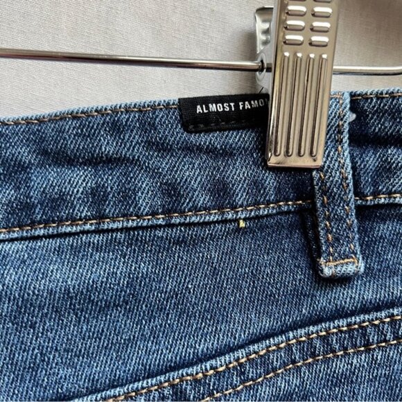 Almost Famous distress frayed denim jean shorts Sz 5/ 29” - Picture 5 of 11